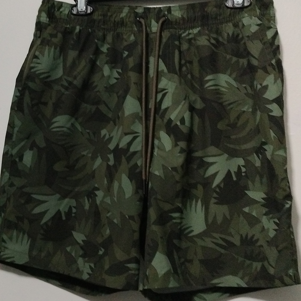 GoodFellow Men's swimming shorts size M